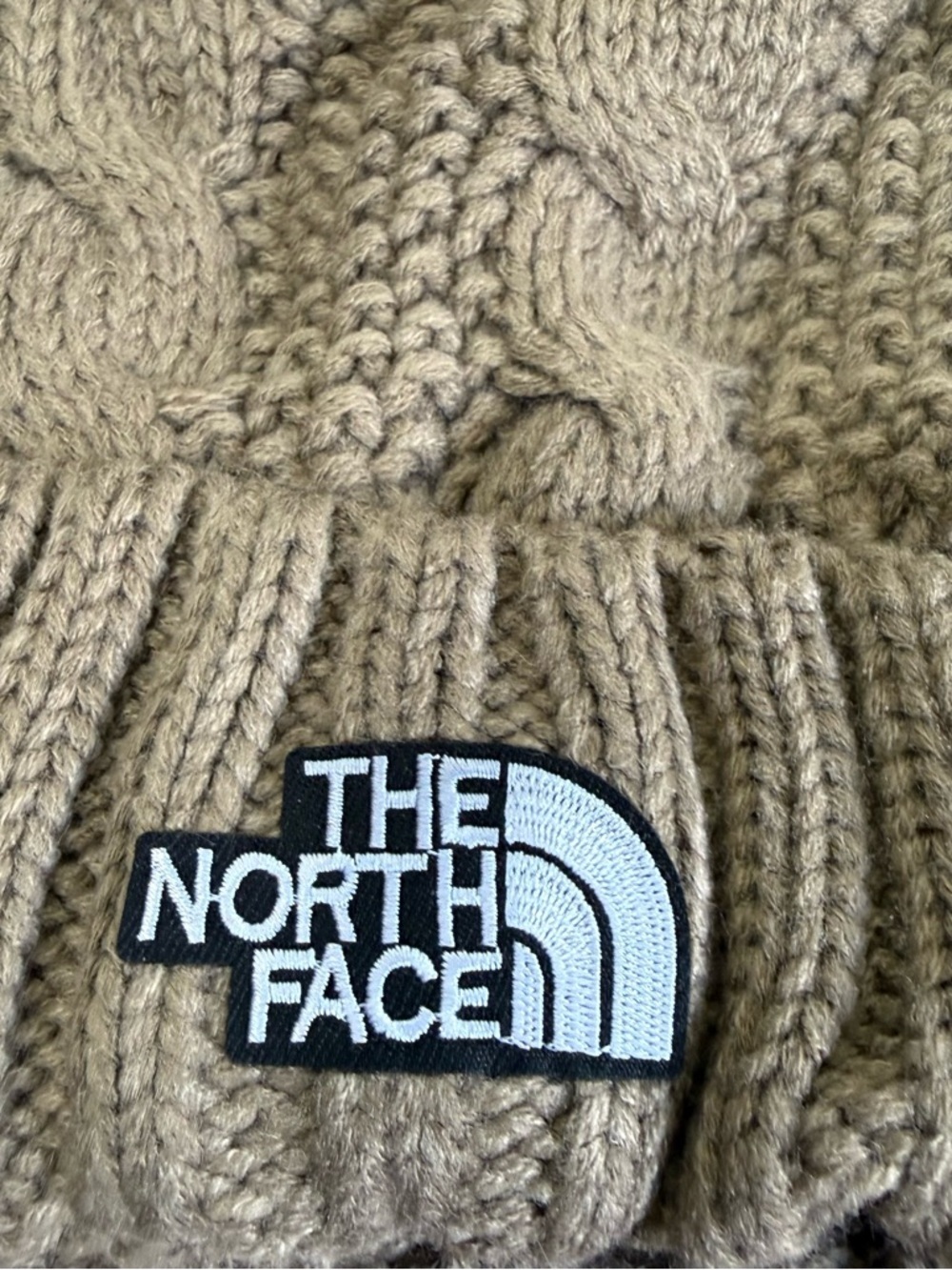The North Face Cable Knit Beanie Faux Fur Pom Fleece Lined Winter Hat NWT - Picture 3 of 6